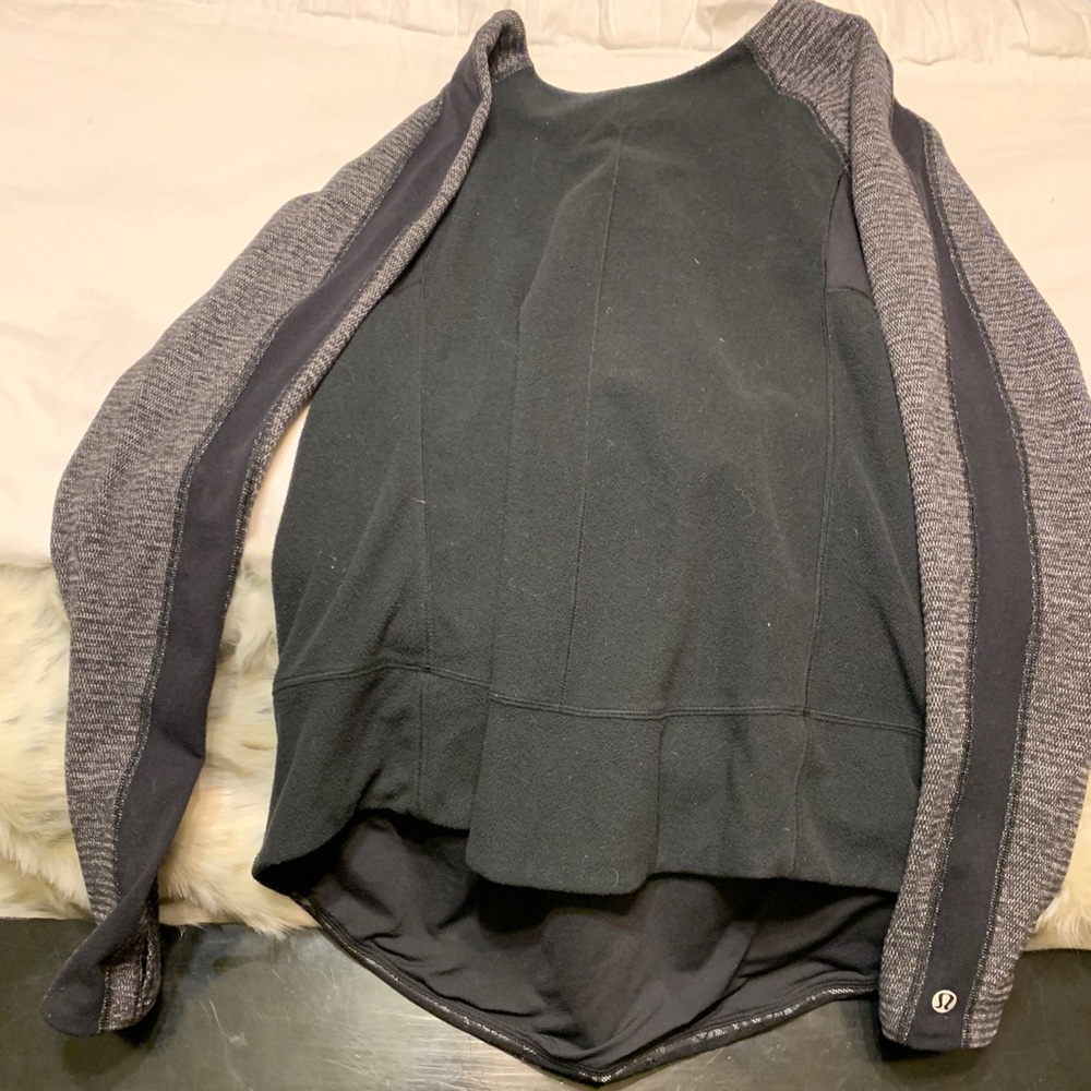 Lululemon long sleeve fleece pullover size 8